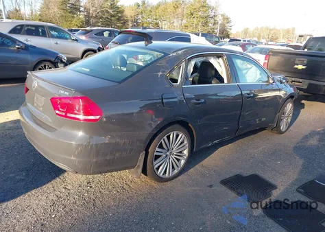 2015 Volkswagen Passat 1.8T Sport z USA, uszkodzony, nr VIN 1VWBT7A37FC064798